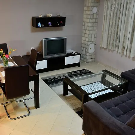 Nino Apartman Sukosan